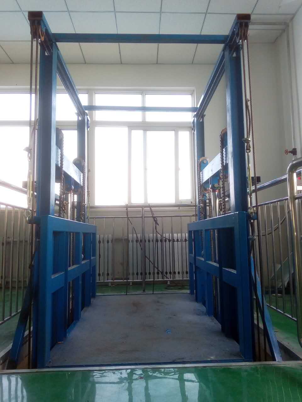 液壓升降機(jī)主要應(yīng)用于哪些領(lǐng)域?(圖1) 1621567691.jpg